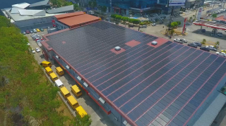 Instalación de sistemas fotovoltaicos sobre tejado, nave industrial